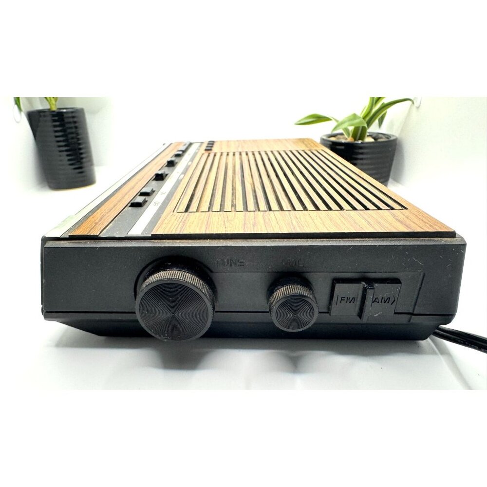 Vintage General Electric AM/FM Woodgrain Alarm Clock Radio 7-4624B - Picture 12 of 14